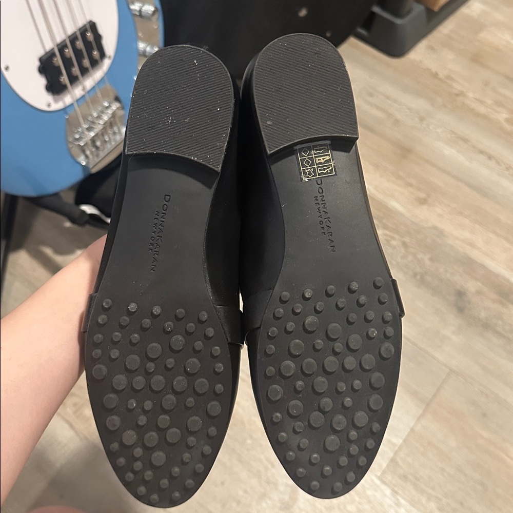 NWOB Donna Karan Black Leather Penny Loafers with Gold Accent - Picture 4 of 6